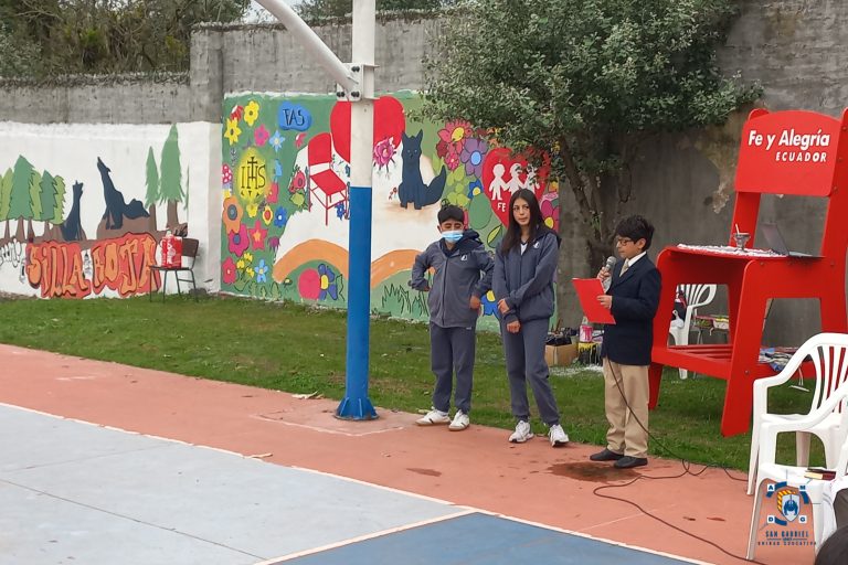 05.MuralSillaRoja