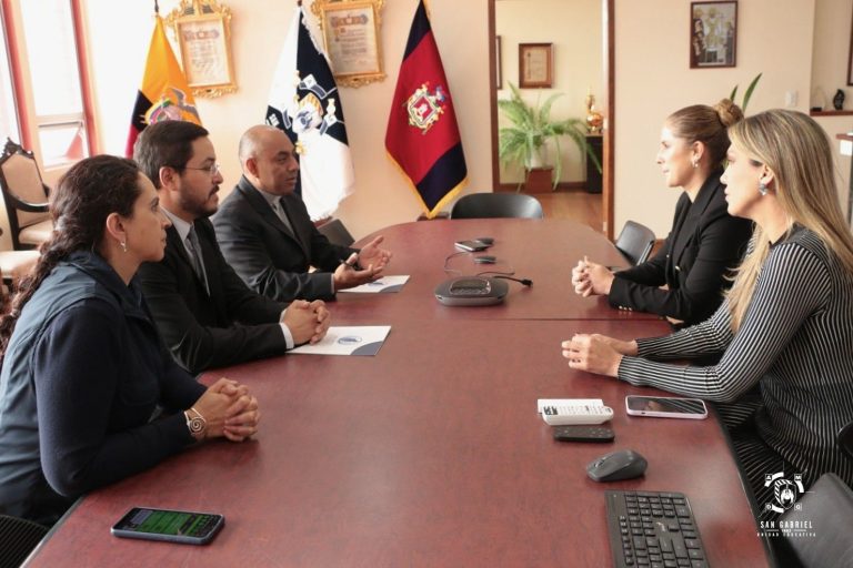 01.FirmaConvenioUSFQ